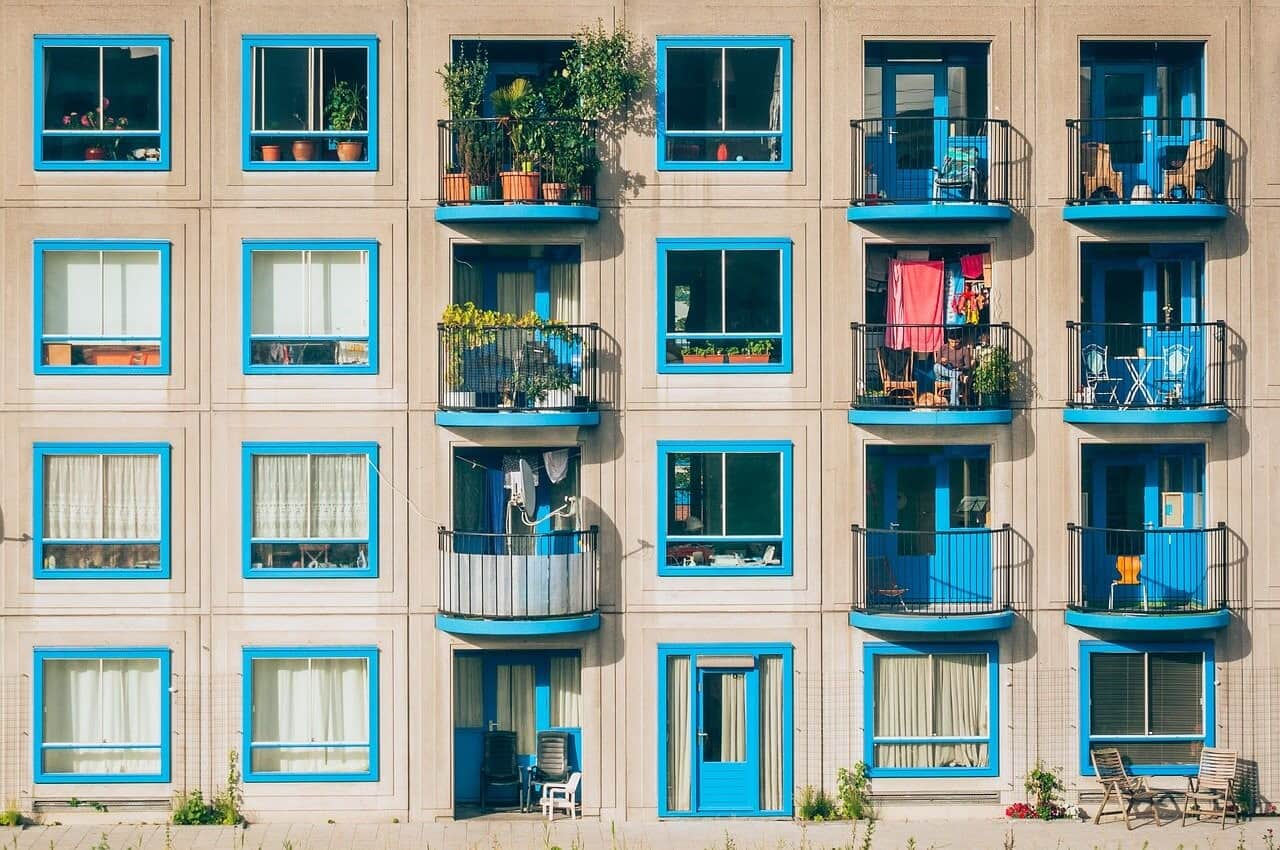 How to Deal with Noisy Apartment Neighbors